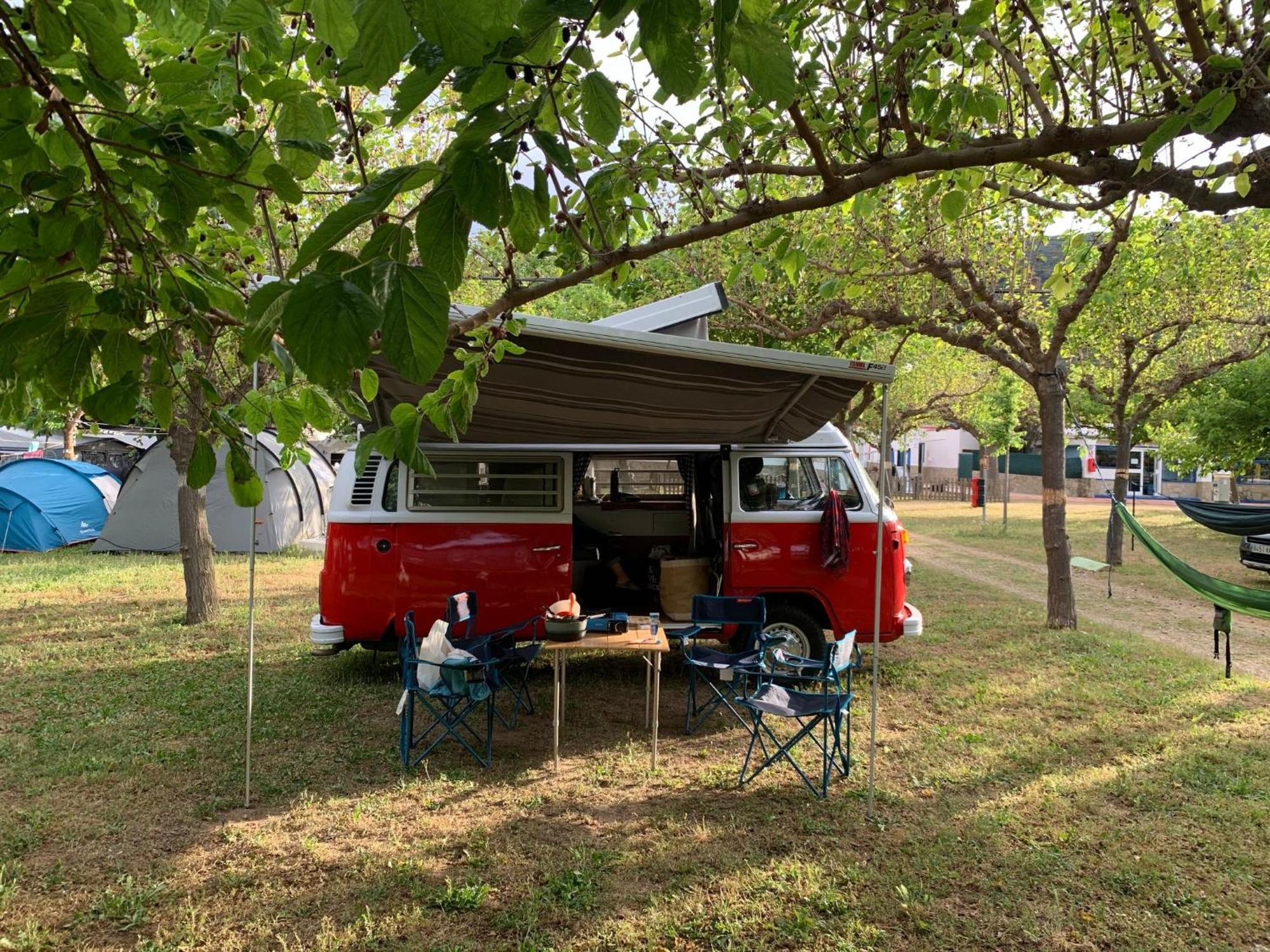 Retro Vw Kombi T2 Campervan L'Hospitalet de Llobregat Exterior foto